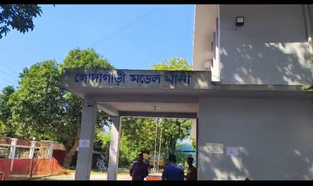 গোদাগাড়ীতে স্বর্ণের বার জব্দকে ঘিরে ধোঁয়াশা: সময় নিয়ে পুলিশের বক্তব্যে অসঙ্গতি