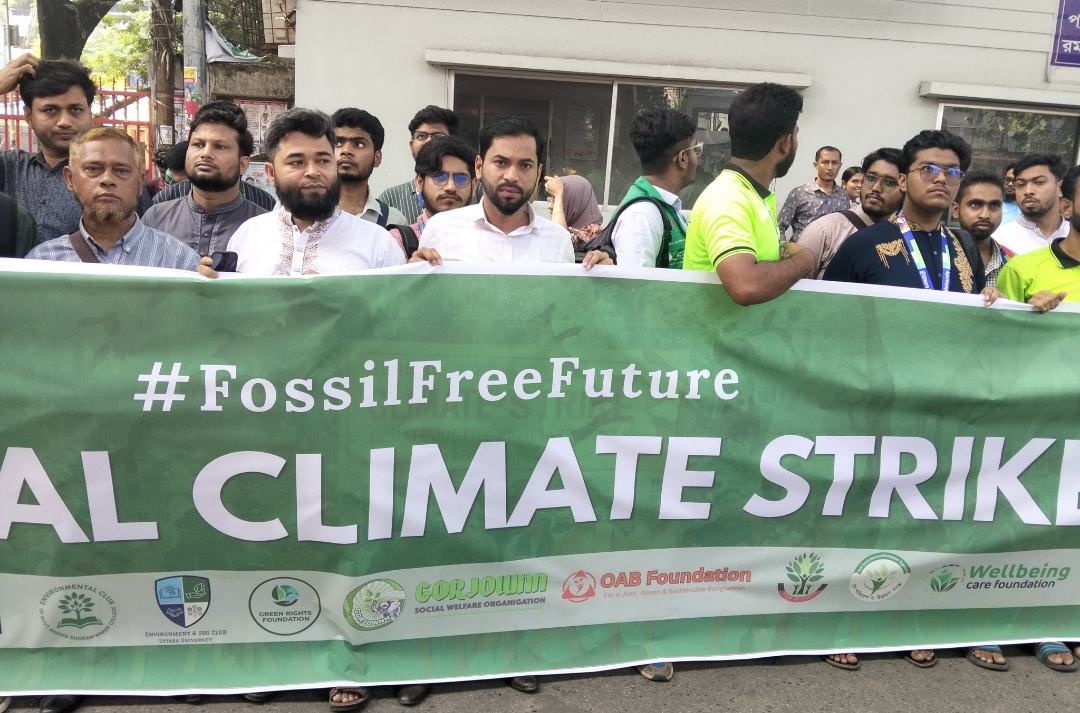 জীবাশ্ম জ্বালানিমুক্ত পরিবেশ গড়ে তোলার দাবিতে জলবায়ু ধর্মঘট
