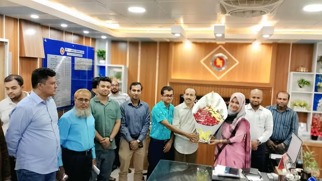 জাতীয় স্বর্ণপদক প্রাপ্ত চিংড়ি চাষি রিপনকে উপজেলা প্রশাসনের সংবর্ধনা