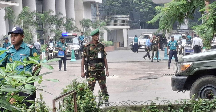 সচিবালয়ে প্রধান উপদেষ্টা ড. মুহাম্মদ ইউনুস