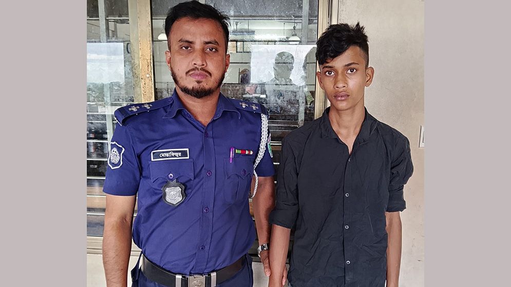 দাফনের ১৭ দিন পর জীবিত উদ্ধার কিশোর রবিউল