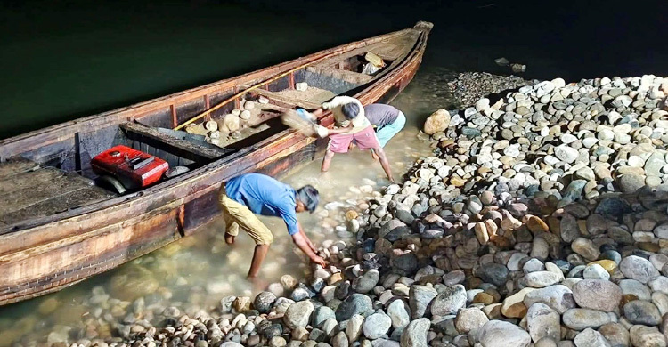 সিলেটের লুট হওয়া ১২ হাজার ঘনফুট সাদা পাথর উদ্ধার, রাতভর যৌথবাহিনীর অভিযান