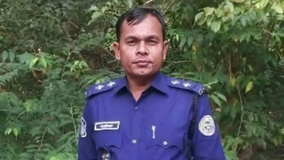 পাথরঘাটায় বিচারকের খাস কামরায় ঘুস দিতে গিয়ে এসআই আটক