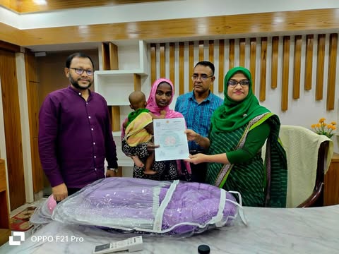 বাঘায় জাতীয় জন্ম ও মৃত্যু নিবন্ধন দিবস উপলক্ষে শিশুদের জন্মসনদ ও উপহার বিতরণ