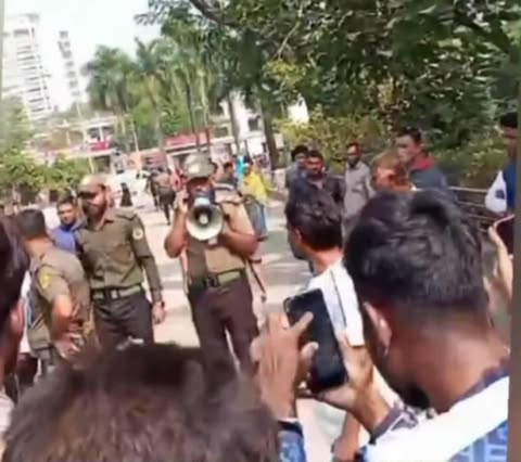 রামেকে আনসার বাহিনীর সঙ্গে সংঘর্ষের জেরে অ্যাম্বুলেন্স ও অটোরিকশা প্রবেশে নিষেধাজ্ঞা — চরম ভোগান্তিতে রোগীরা