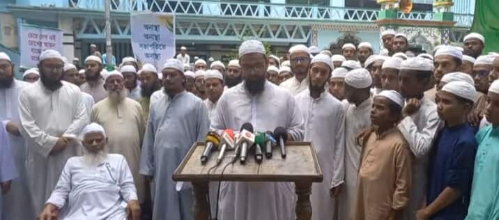 ময়মনসিংহে জেলা প্রশাসককে প্রত্যাহারের আলটিমেটাম, জামিয়া ফয়েজুর রহমান মাদ্রাসার শিক্ষার্থী-শিক্ষকদের বিক্ষোভ