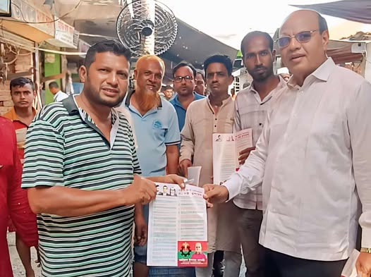 পাইকগাছায় তারেক রহমানের রাষ্ট্র সংস্কারের ৩১ দফা’র লিফলেট বিতরণ করলেন আমিরুল