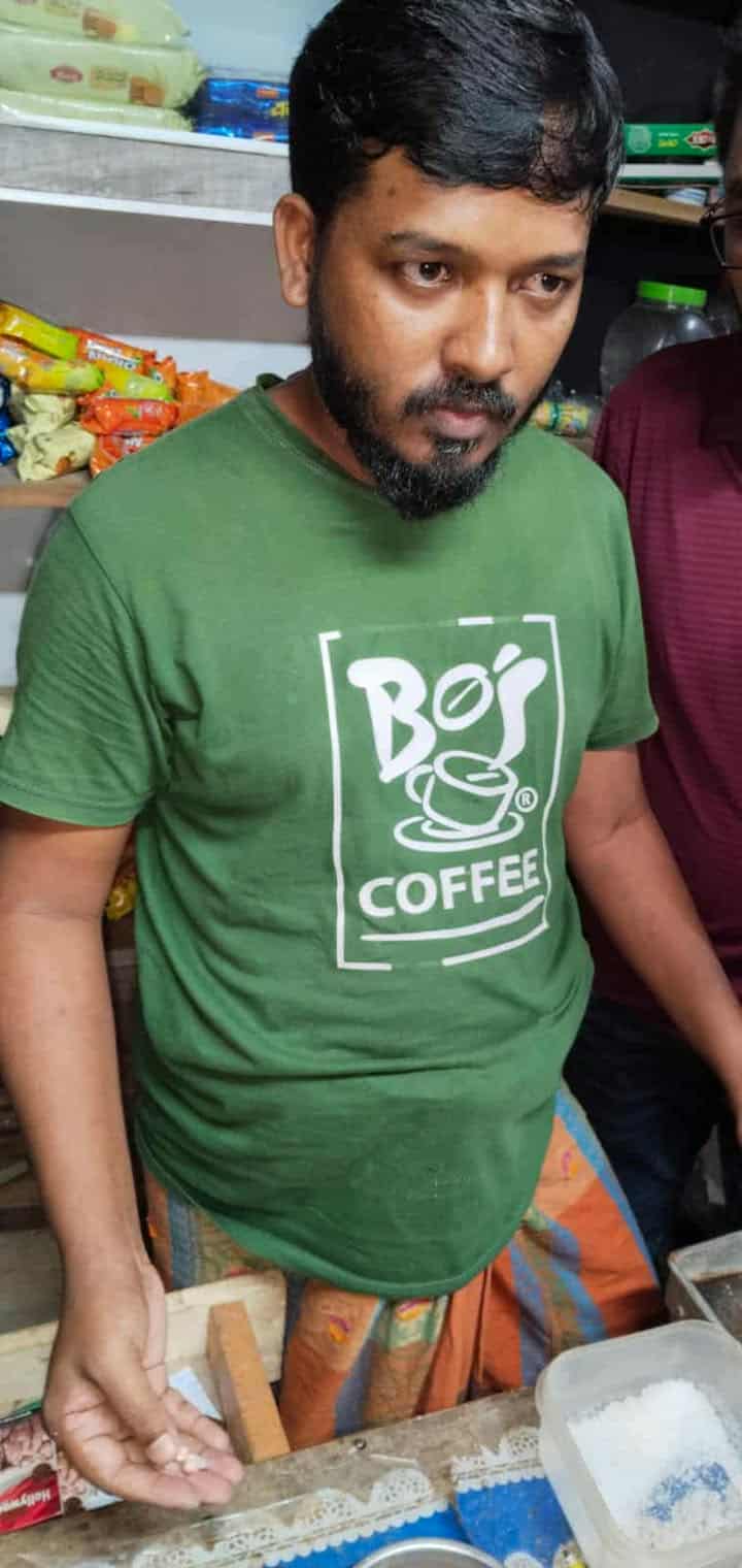 স্থানীয় প্রভাবশালীর আত্মীয় হওয়ায় দীর্ঘদিন ধরাছোঁয়ার বাইরে, অবশেষে ইয়াবাসহ গ্রেফতার