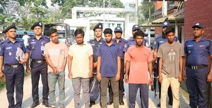 ময়মনসিংহে পুলিশের অভিযান: ২৪ ঘণ্টায় ৫ ডাকাত গ্রেফতার, উদ্ধার নগদ টাকা